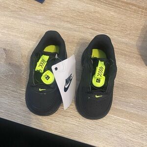 Brand New Nike Force Toggle